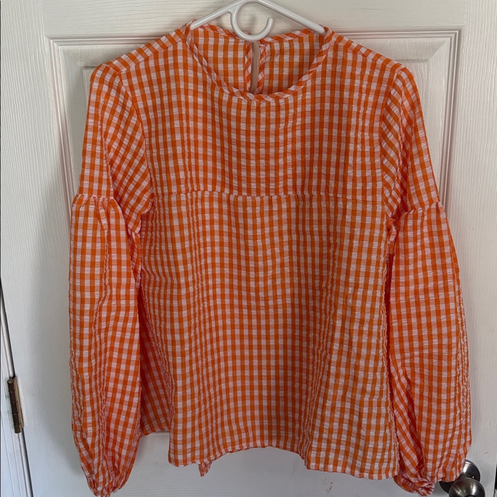 Women’s cute top size Medium (6) Runs small!